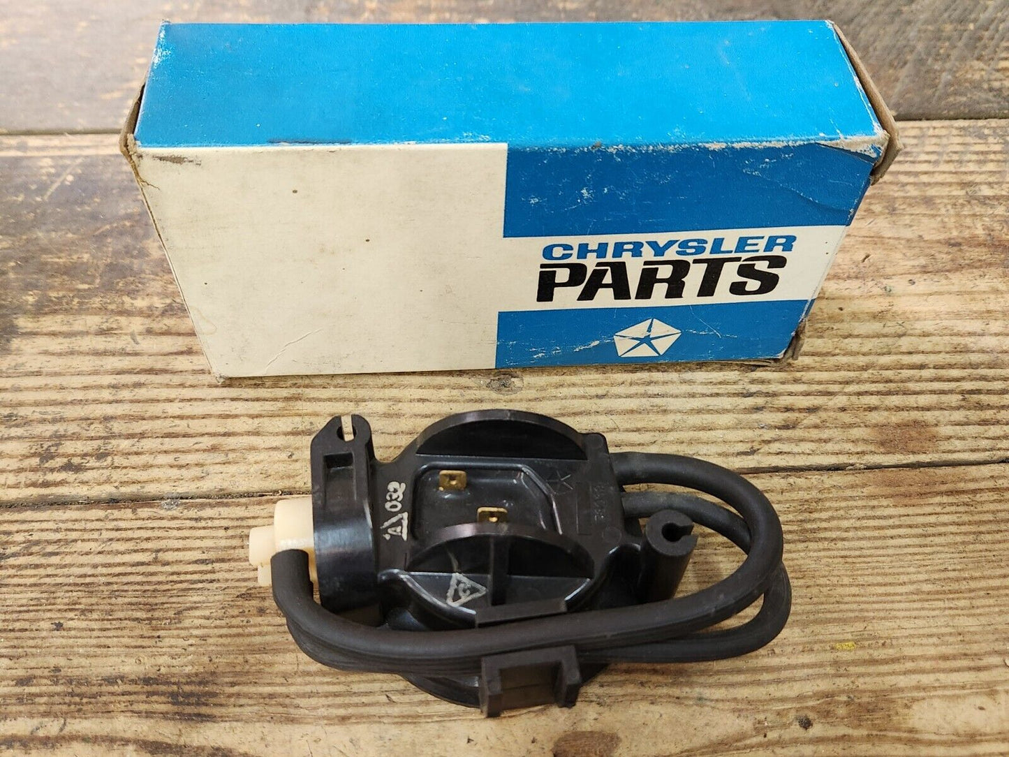 NOS MoPar 1969-1971 Plymouth Dodge Chrysler  A/C HEAT VACUUM TIME DELAY RELAY