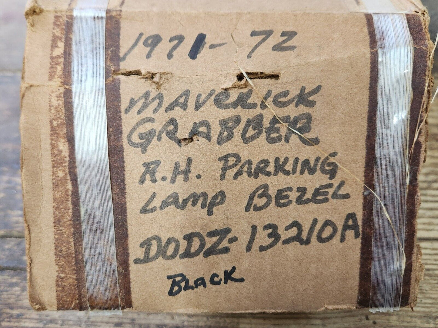 NOS 1971-72 MAVERICK GRABBER RH PASS SIDE BLACK PARKING LIGHT BEZEL D0DZ-13210-A