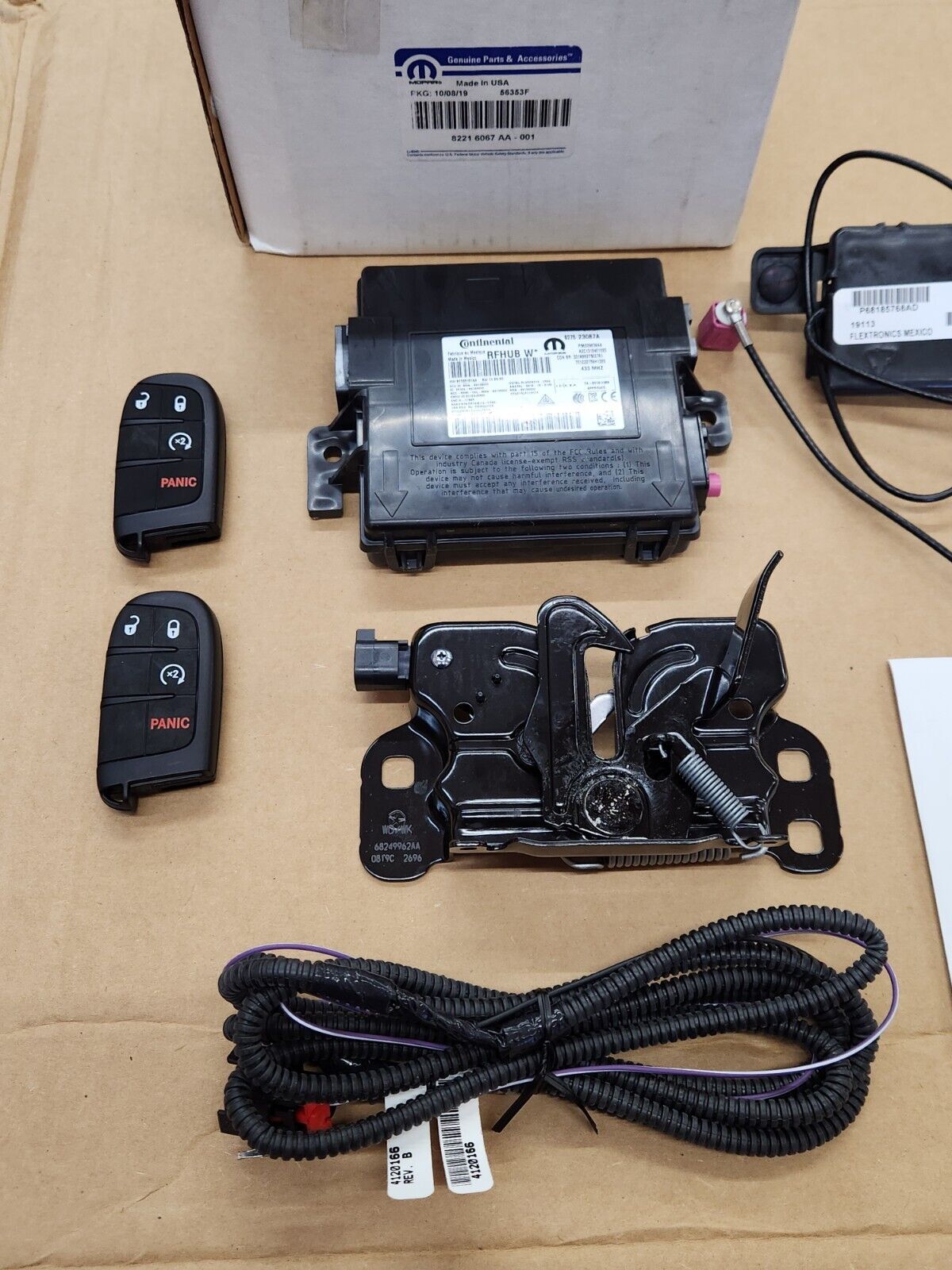 NEW Genuine Mopar 2019 Dodge Durango Remote Start Keyless Entry Fob 82216067AA