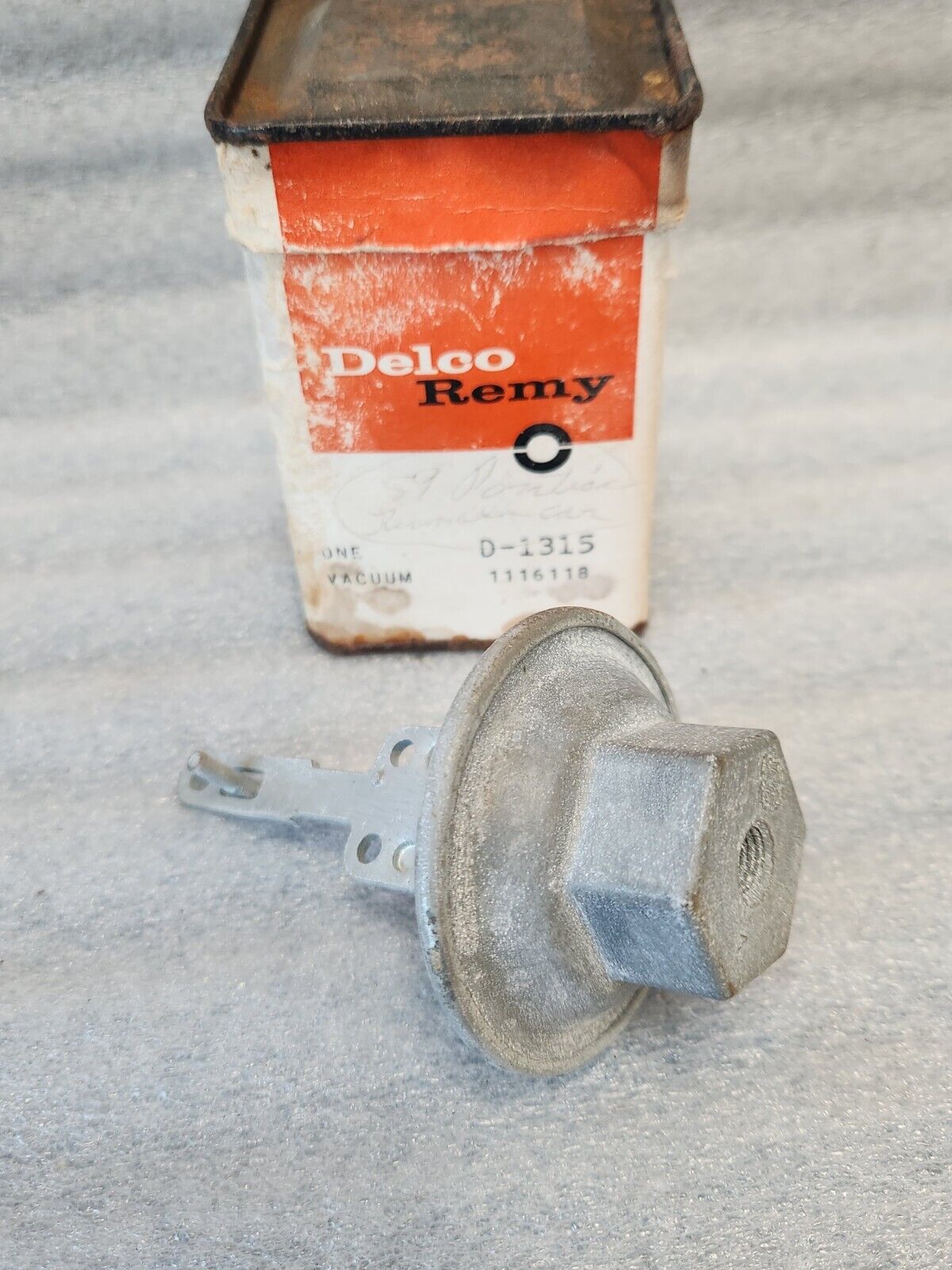 NOS OEM DELCO REMY 1957 1958 CHEVY CORVETTE VACUUM ADVANCE D1315 1116118