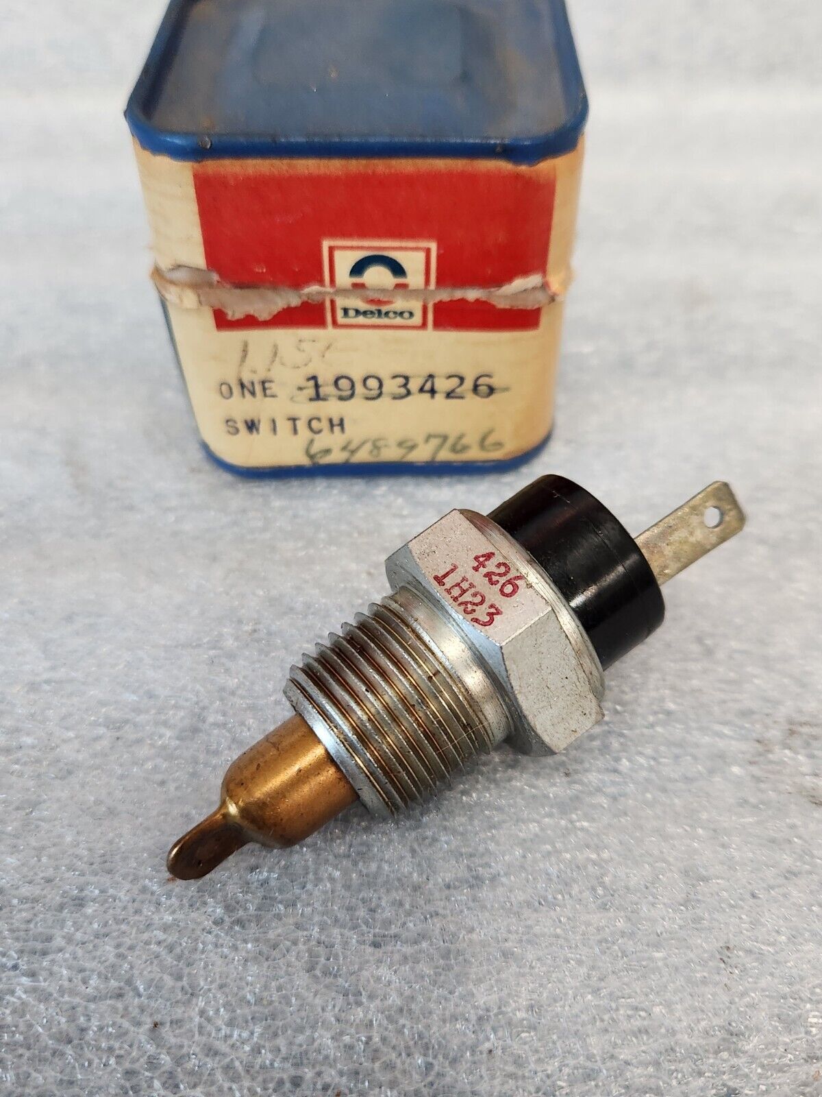 NOS GM 1968 CAMARO NOVA CHEVELLE  DELCO REMY TEMPERATURE SENDING UNIT 1993426