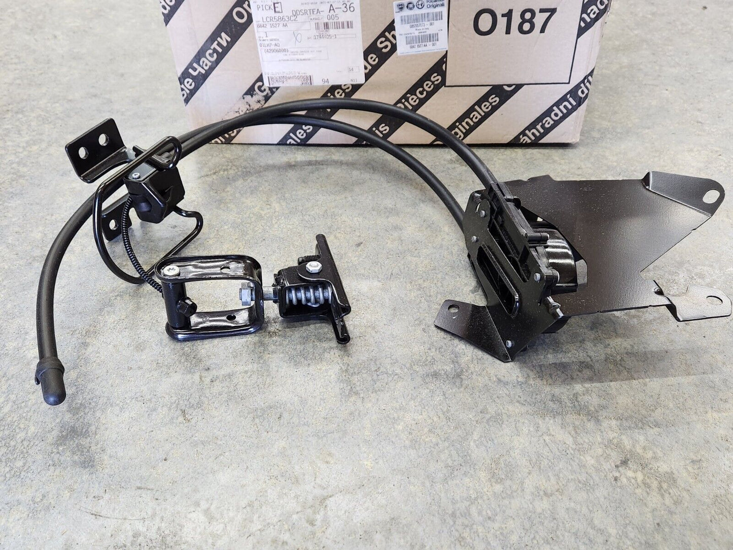15-22 RAM PROMASTER CITY SPARE TIRE CARRIER WINCH HOIST GENUINE MOPAR 68421527AA