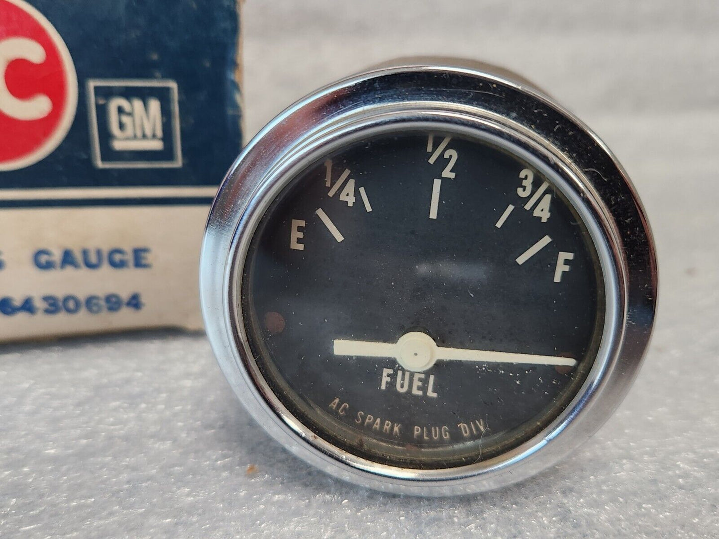 NOS OEM AC GM 2 1/8 FUEL GAS GAUGE 6430694 NEW