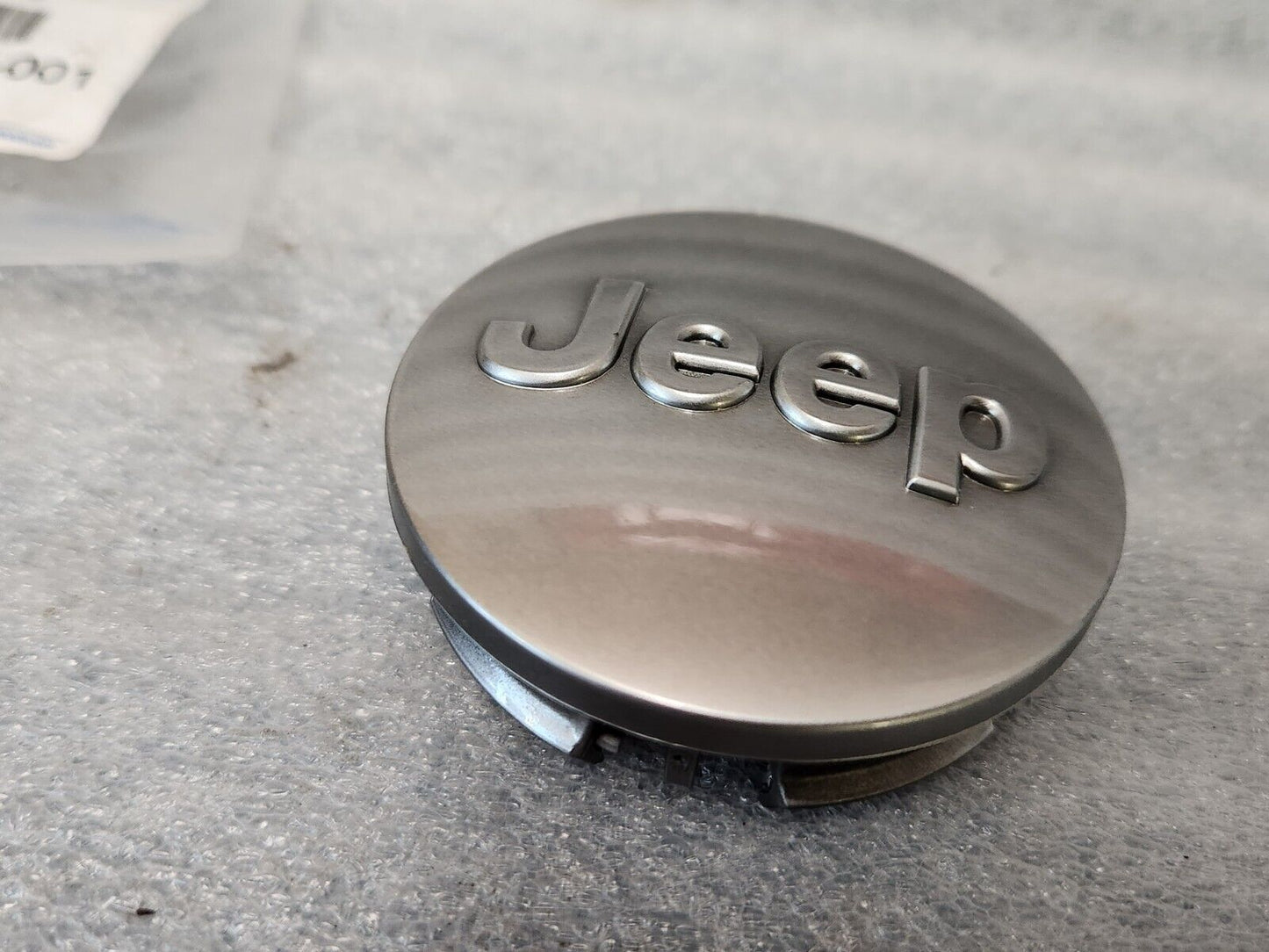 2012-2020 Grand Cherokee Wrangler JEEP Center Wheel Cap Grey SINGLE OE NEW Mopar