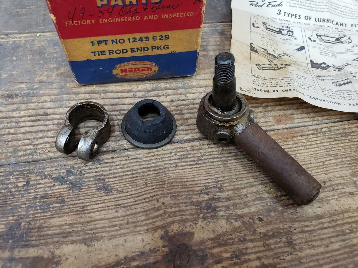 NOS Mopar 1949-1952 Chrysler DeSoto Outer Tie Rod End Package LH Thread 1243629