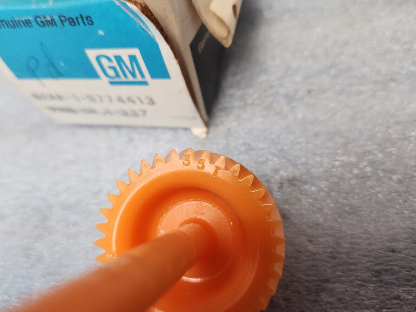 NOS OEM GM 1967-81 Transmission Speedometer Driven 35 Tooth Gear Orange 9774413