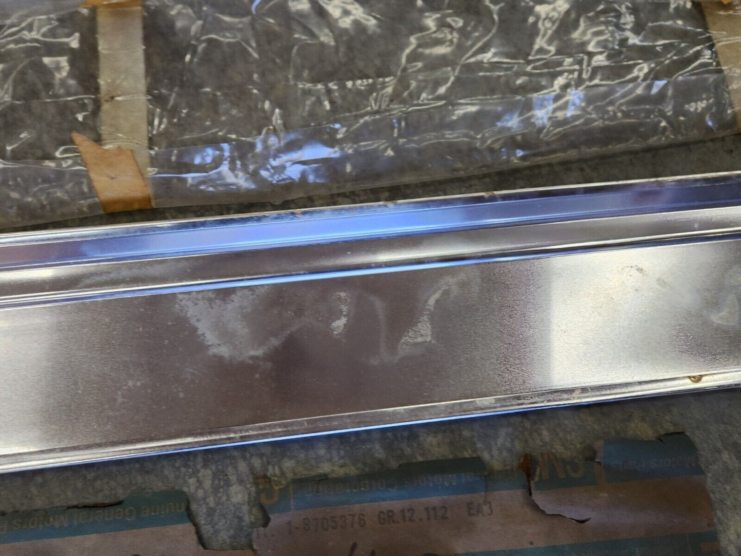 1972 Chevrolet Caprice 4-door Hardtop NOS RH Rear Door Lower Molding GM 8705377