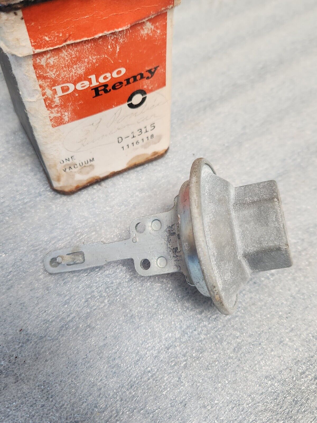 NOS OEM DELCO REMY 1957 1958 CHEVY CORVETTE VACUUM ADVANCE D1315 1116118