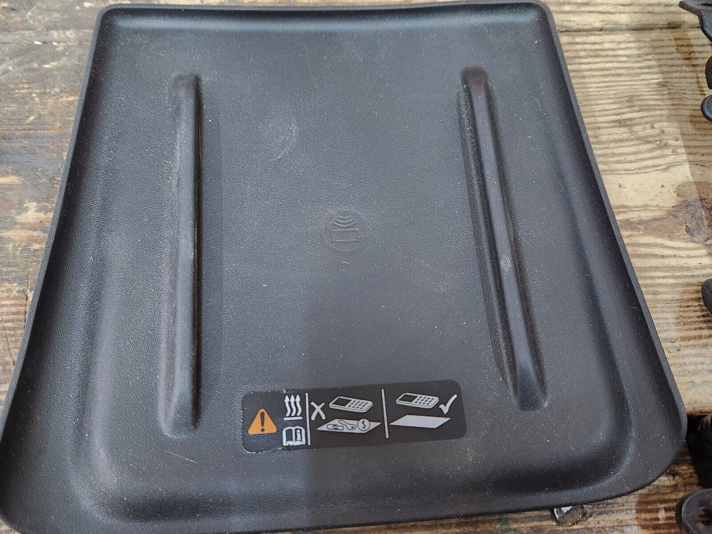 NEW Genuine GM 2020 2021 GMC Acadia Wireless Charging System 86818302