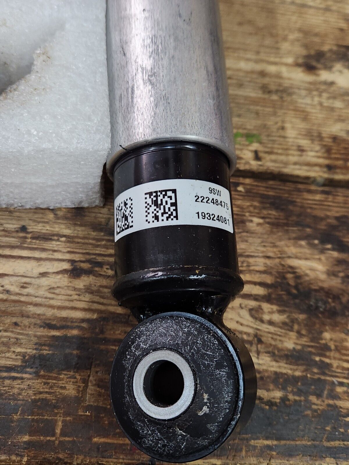 NOS OEM GM Rear Z95 Air Lift Shock Absorber 08-14 Escalade Yukon Tahoe  23487280