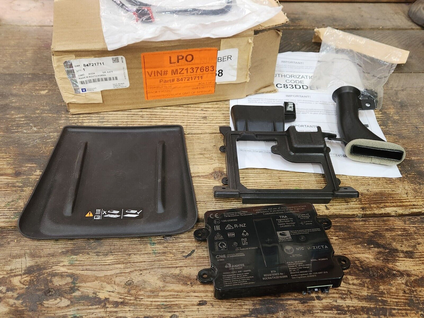 NEW Genuine GM 2020 2021 GMC Acadia Wireless Charging System 86818302