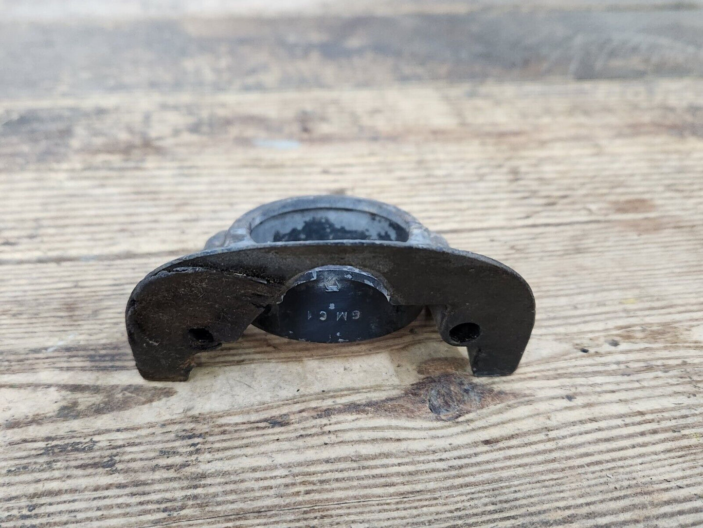 1949 1950 CHEVROLET STYLELINE FLEETLINE COUPE STEERING COLUMN SUPPORT BRACKET