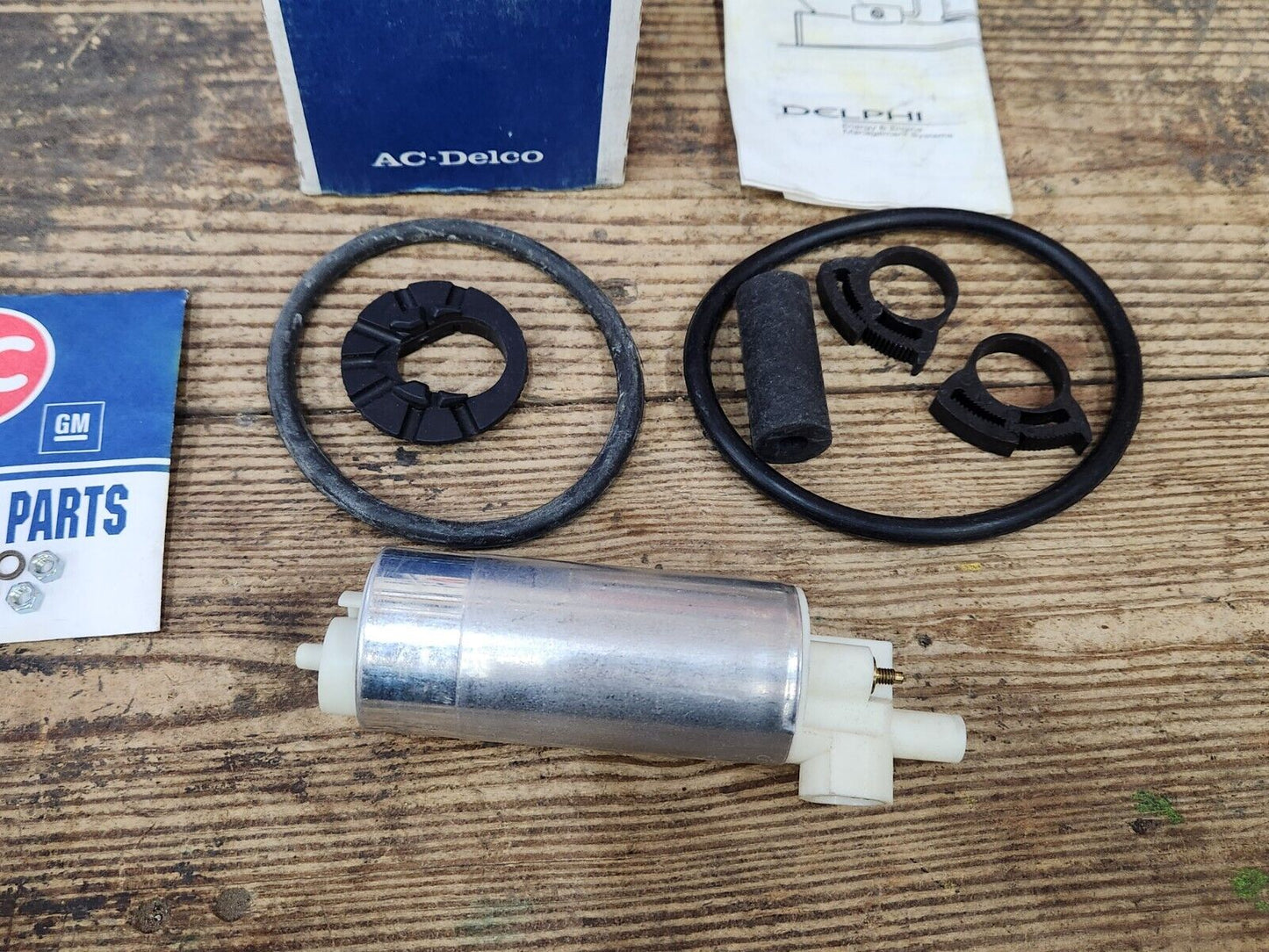 NOS OEM AC Electric Fuel Pump Chevrolet Camaro Corvette L4 5.7 V8 25166717 EP384