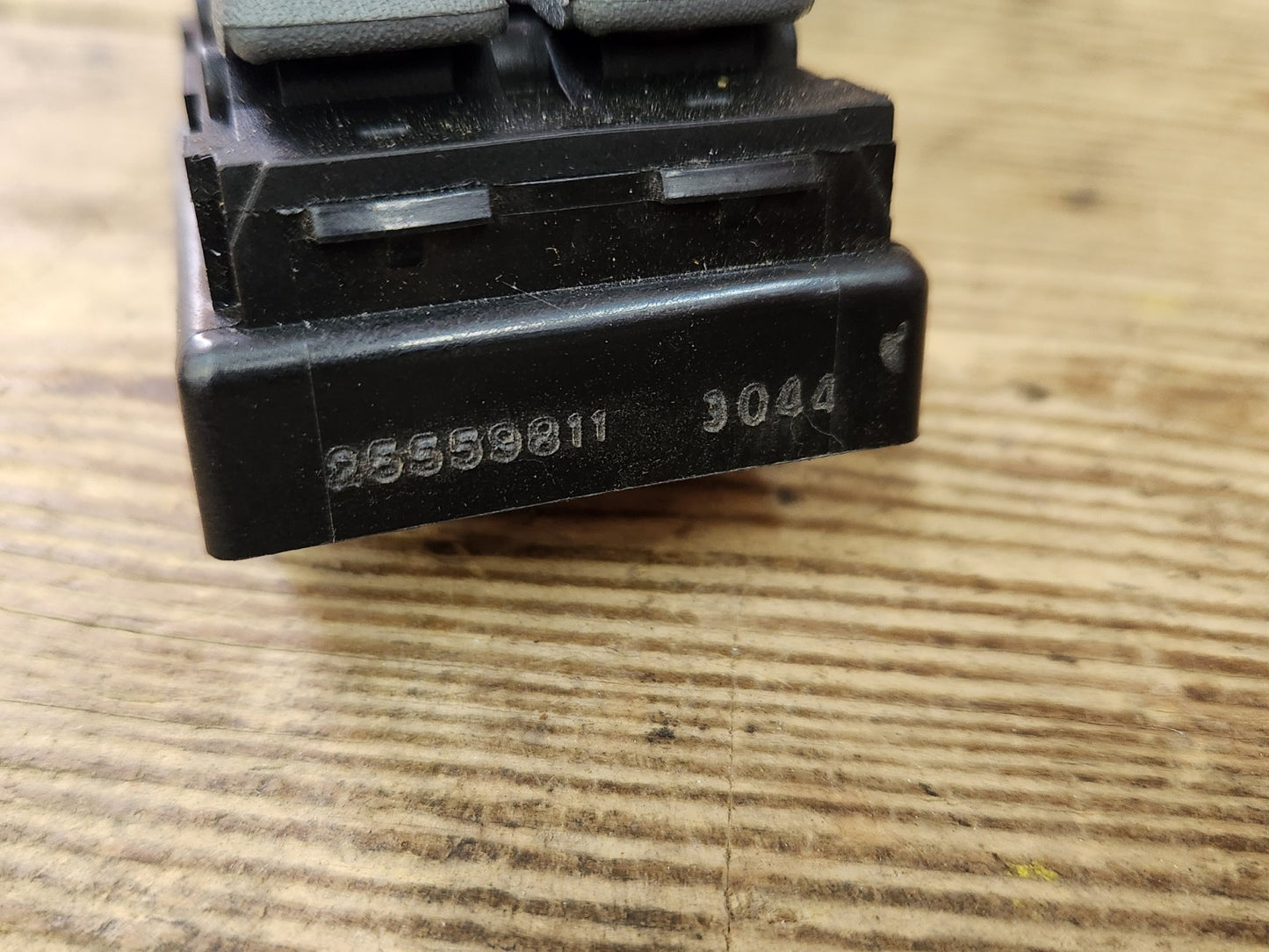 6998923