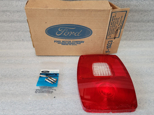 NOS OEM 1973-1976 Ford Truck Light Med Heavy Duty Tailight Lens D3TZ-13450-B