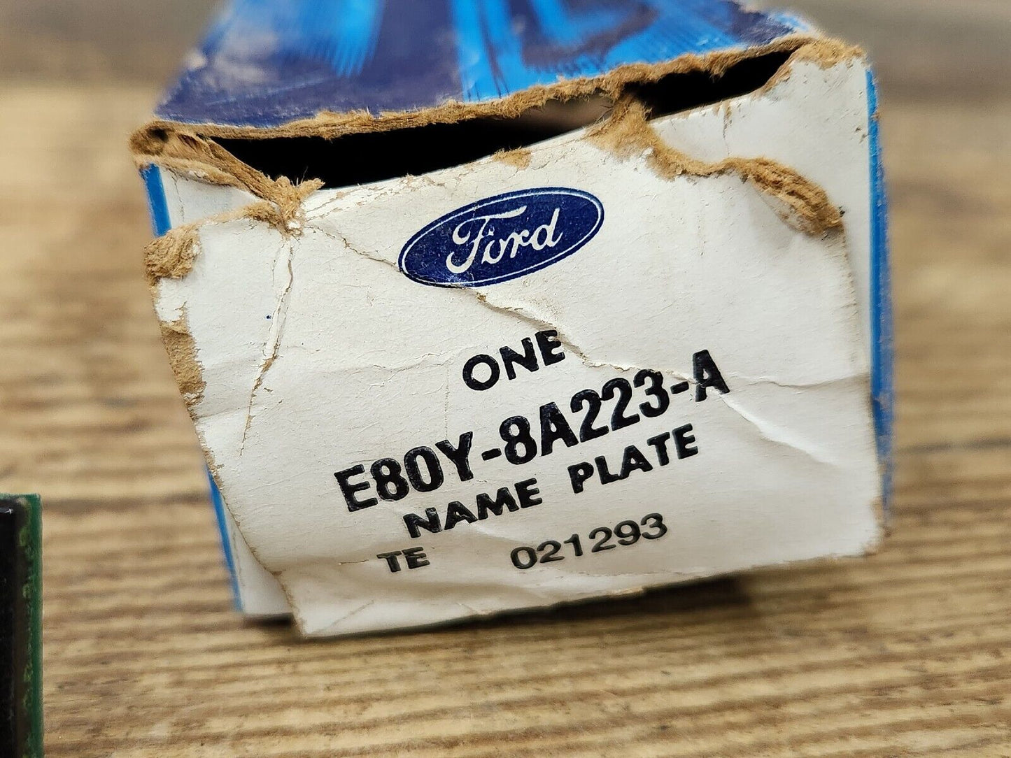 NOS OEM FORD E8OY-8A223-A Emblem Name Plate 1988-1989 LINCOLN Front Grill