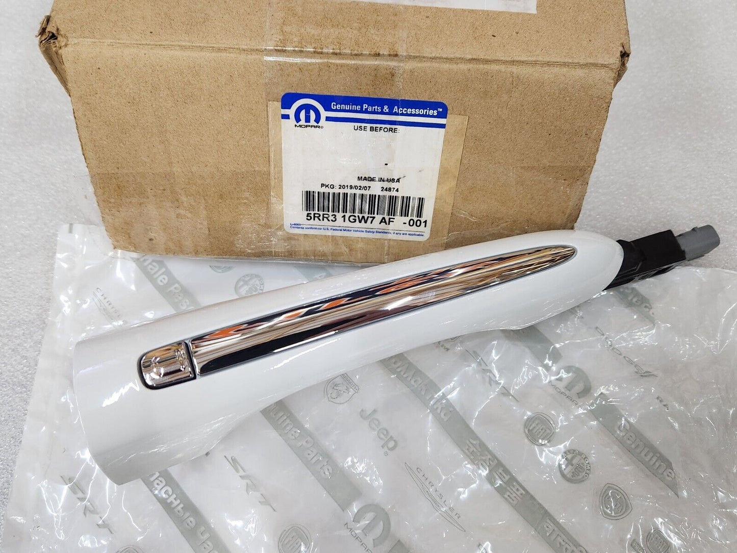 NEW 2017-2023 CHRYSLER PACIFICA REAR LH SLIDING DOOR EXTERIOR HANDLE 5RR31GW7AF