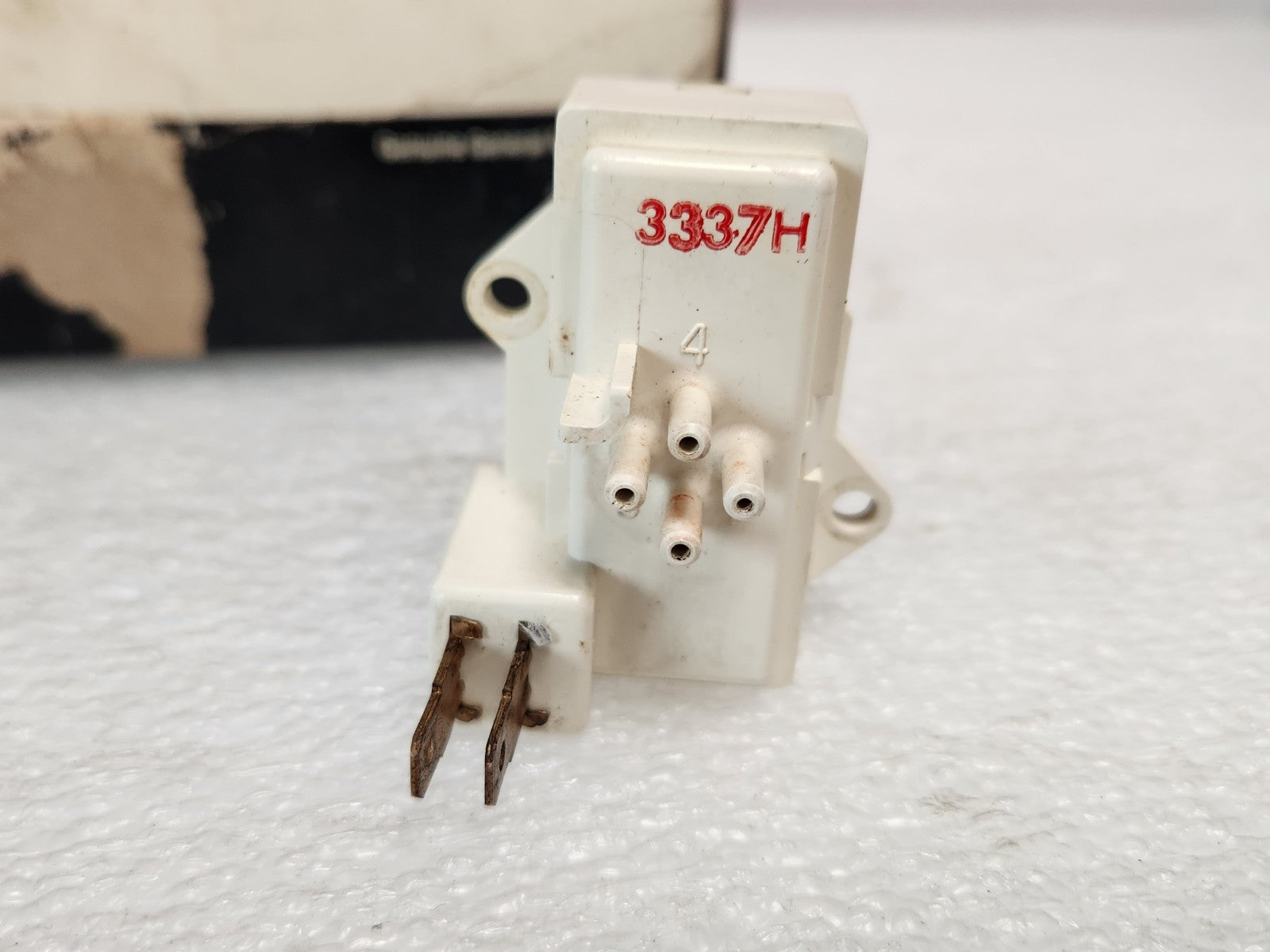 6806900