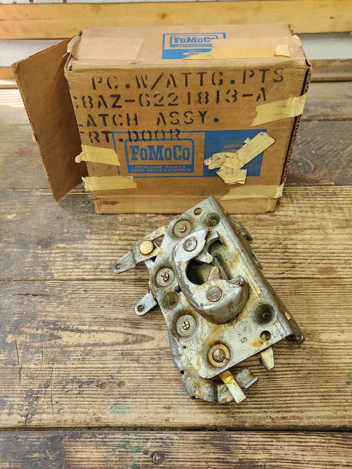 NOS OEM 1968 Ford Galaxie 500 LTD LH Front Door Latch Assembly C8AZ-6221813-A