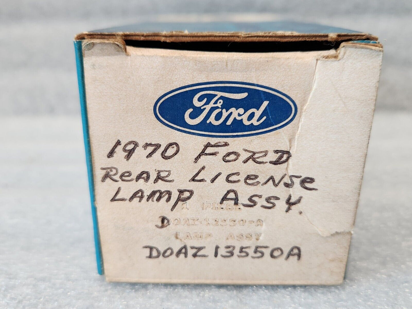 NOS OEM 1970 FORD GALAXIE XL LTD LICENSE LIGHT LAMP ASSEMBLY D0AZ-13550-A