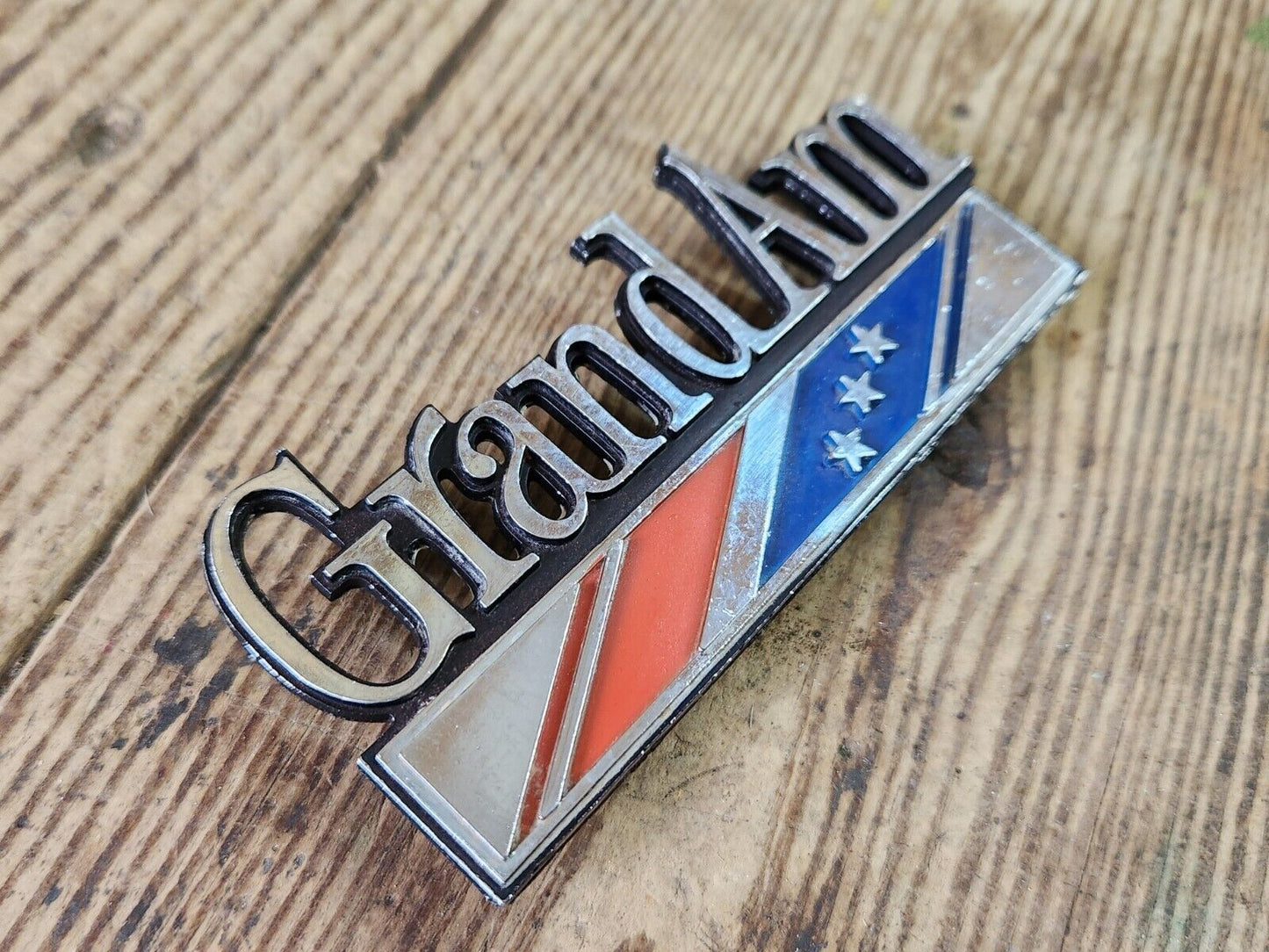 1974 PONTIAC GRAND AM TRUNK LID EMBLEM OEM 9676369 GM