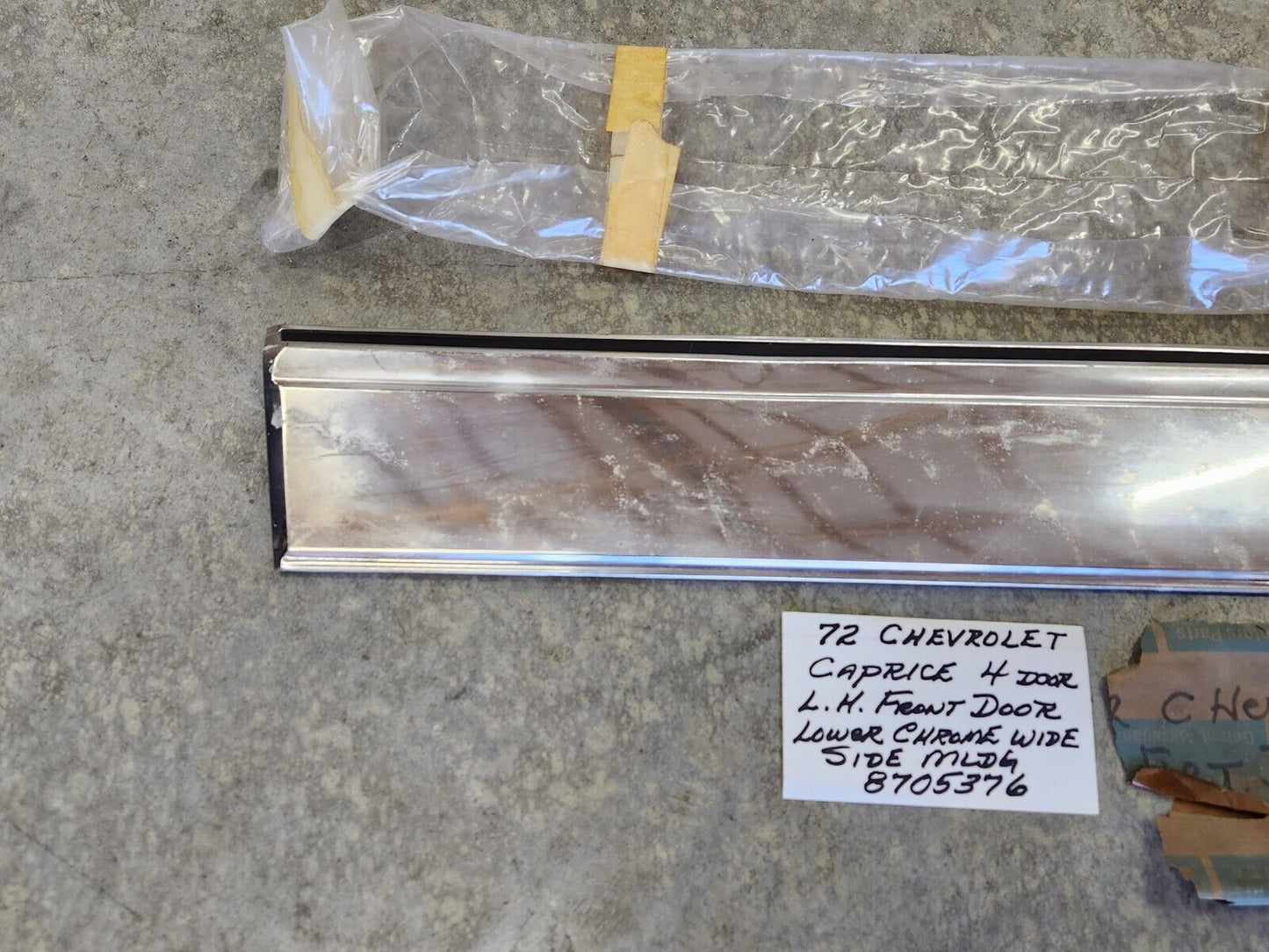 1972 Chevrolet Caprice 4-door Hardtop NOS RH Rear Door Lower Molding GM 8705377