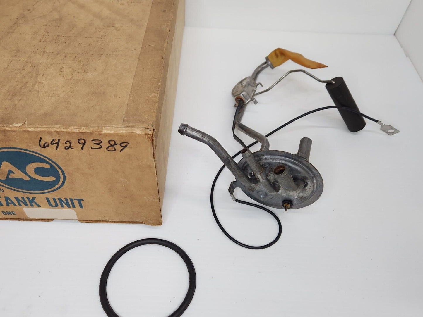 NOS OEM AC Fuel Sending Unit 3/8" 25G Tank 1973-1977 K20 Suburban Blazer 6429389