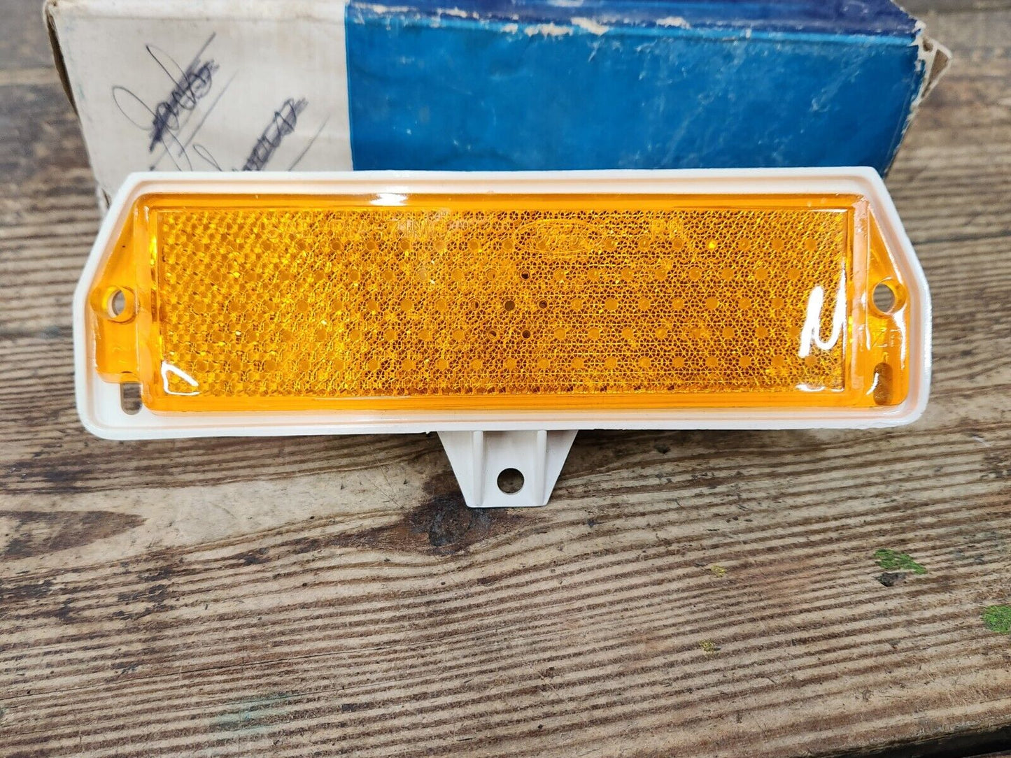 NOS OEM 1971-1973 FORD MUSTANG FRONT RIGHT HAND RH AMBER MARKER LIGHT GENUINE