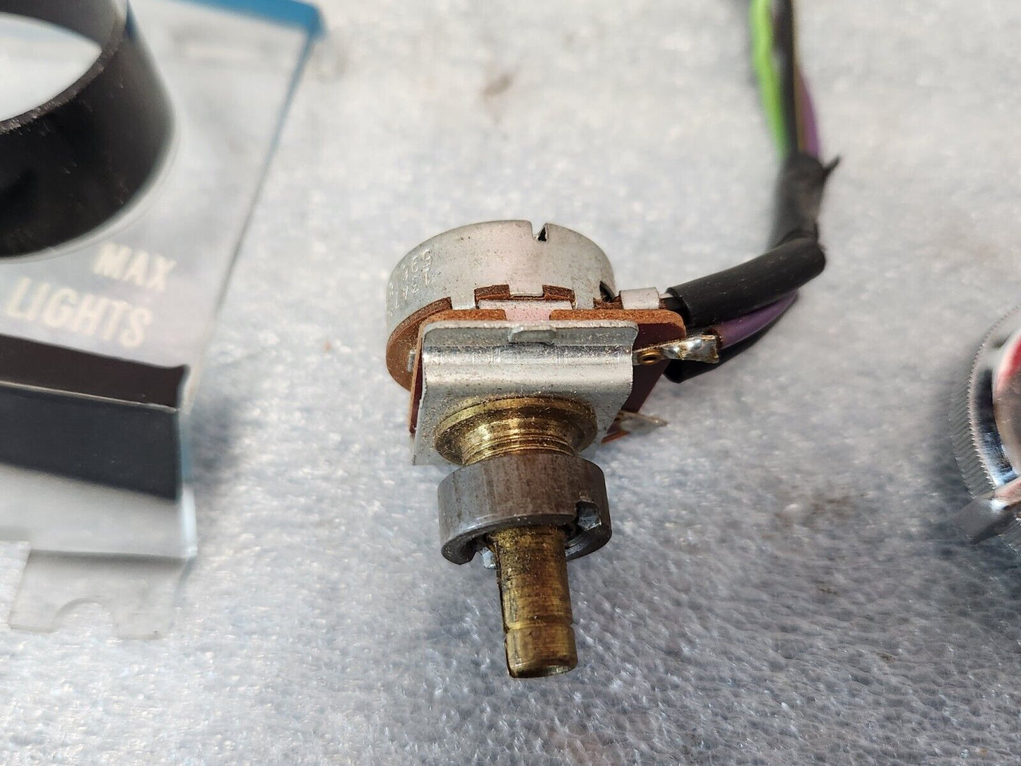 1976-79 CADILLAC SEVILLE HEADLIGHT SWITCH W/ TWILIGHT SENTINEL KNOB BEZEL SHAFT