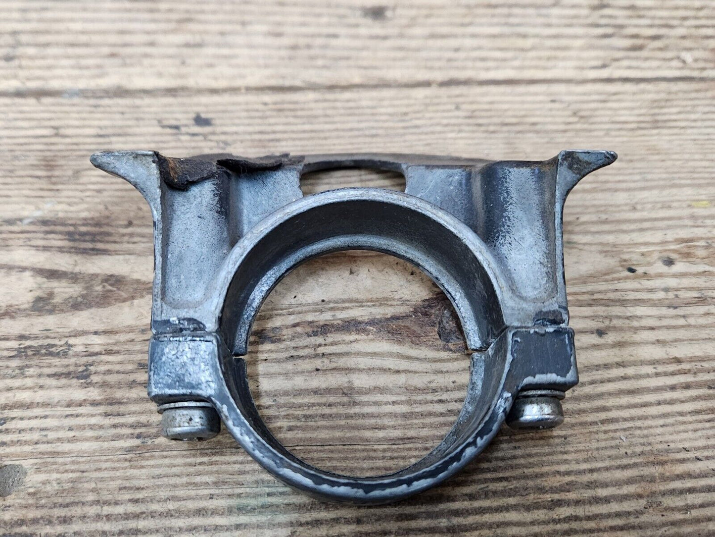 1949 1950 CHEVROLET STYLELINE FLEETLINE COUPE STEERING COLUMN SUPPORT BRACKET