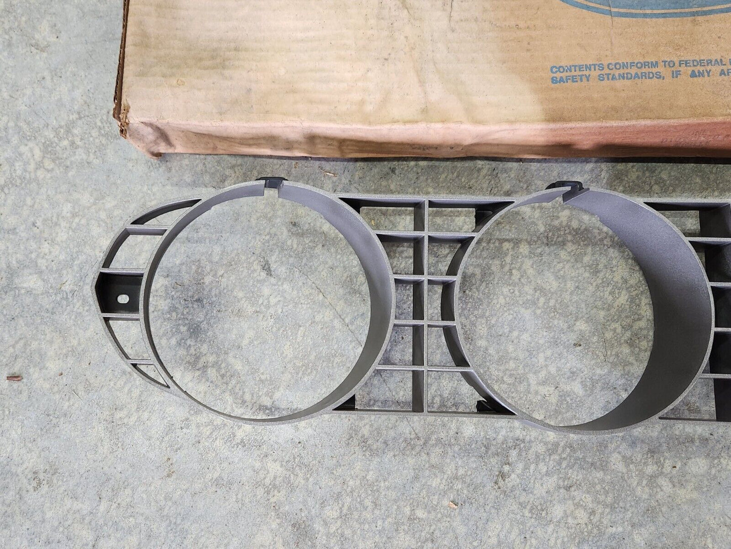 NOS OEM 1971 FORD TORINO FAIRLANE RH HEADLIGHT BEZEL GRILL INSERT D1OZ-8150-A