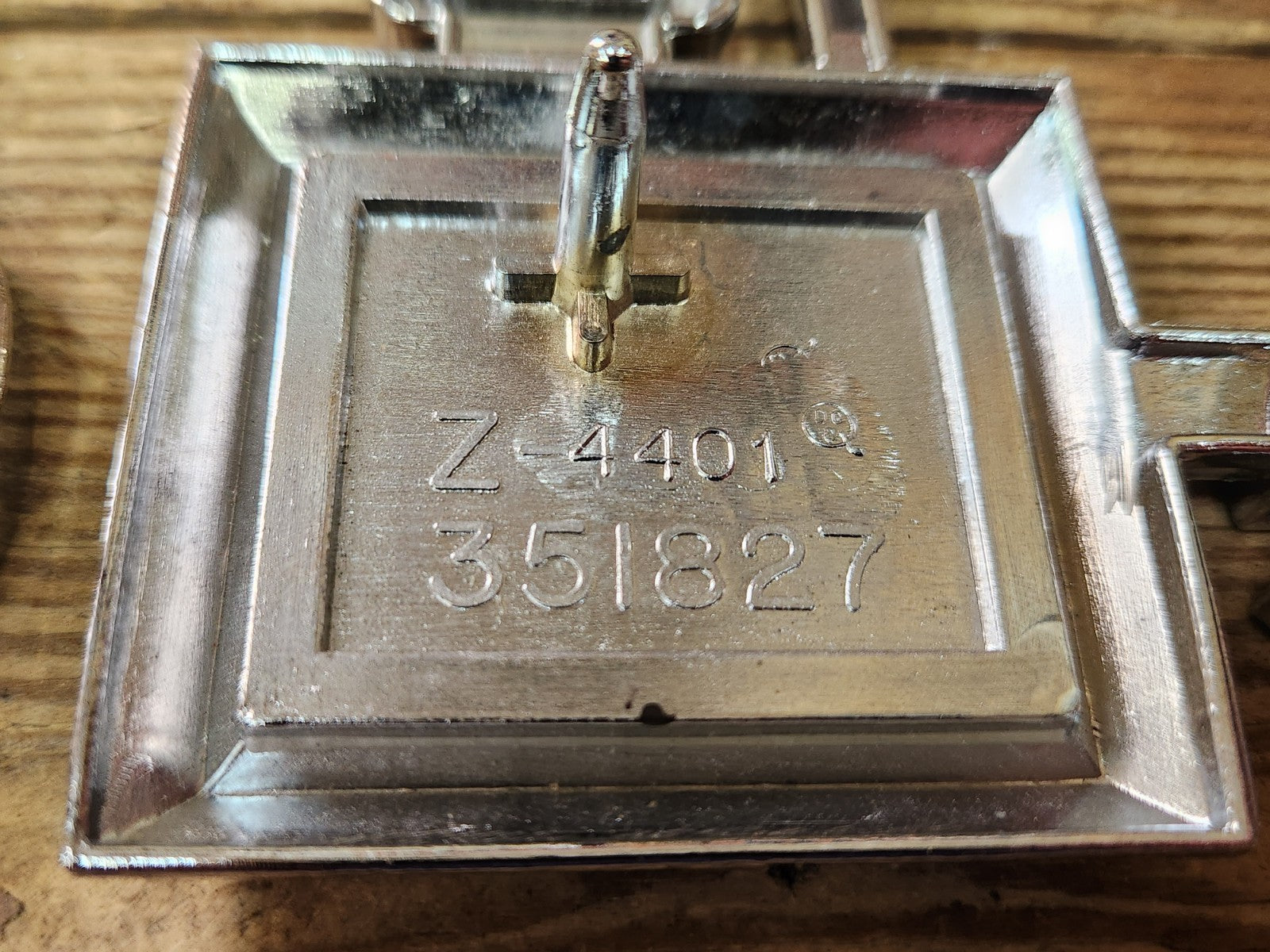 7395851
