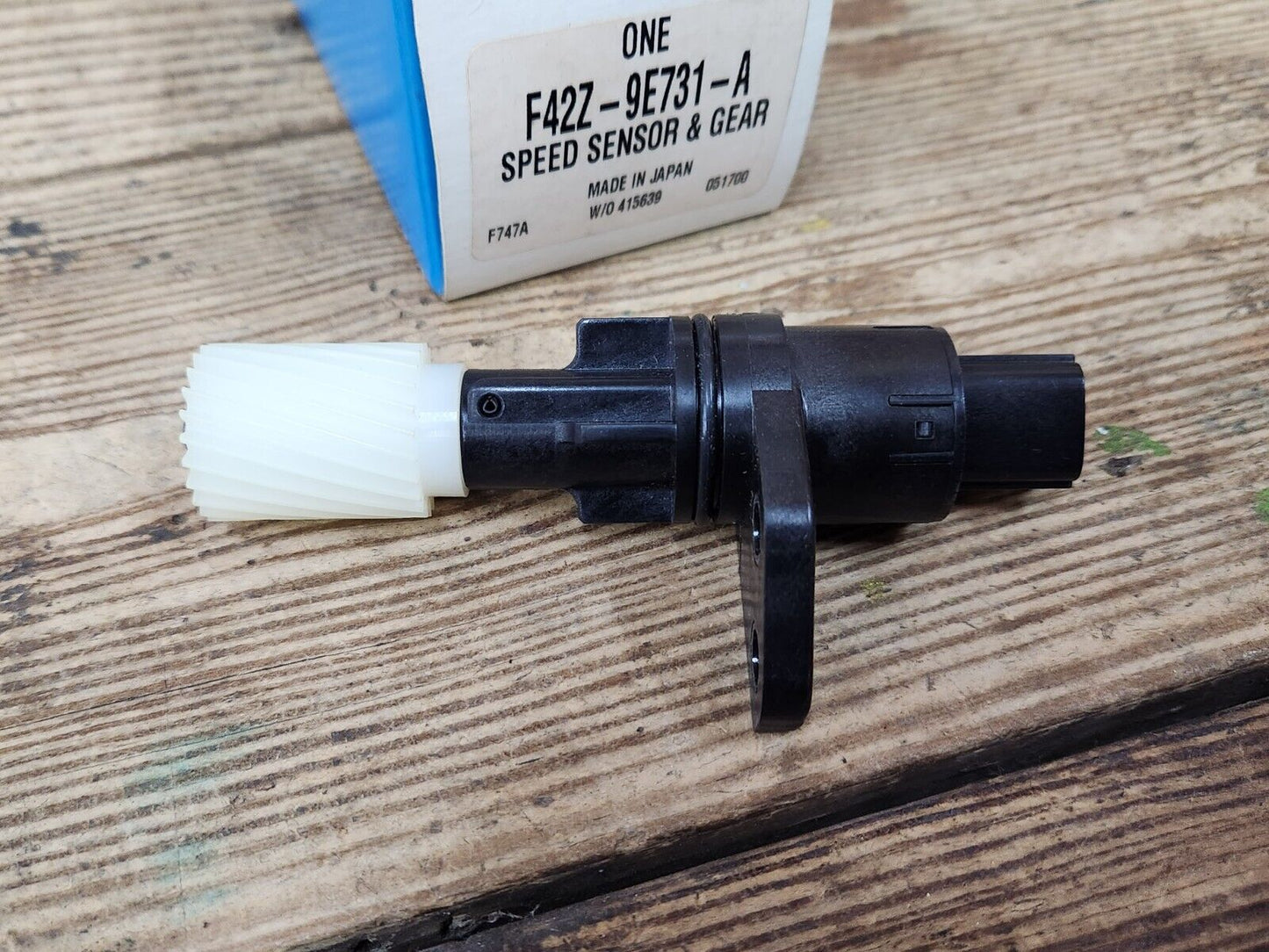 NOS NEW  Genuine 1994-1997 Ford Probe F42Z-9E731-A  Speed Sensor & Gear