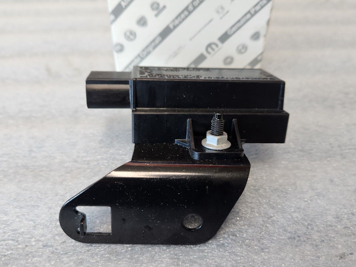 NEW Genuine Mopar 2006 2007 Jeep Liberty Tire Pressure Trigger Left 56044713AB