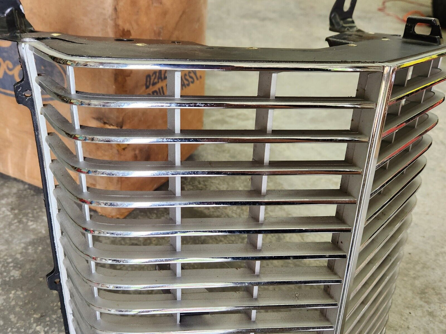 NOS 1972 Ford LTD Galaxie 500 Country Squire Ranch Grille in Box D2AZ-8200-A