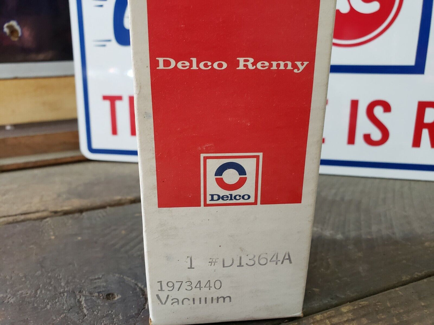 NOS DELCO REMY 1971 ALL  D1364A VACUUM ADVANCE DISTRIBUTOR 1973440 NEW