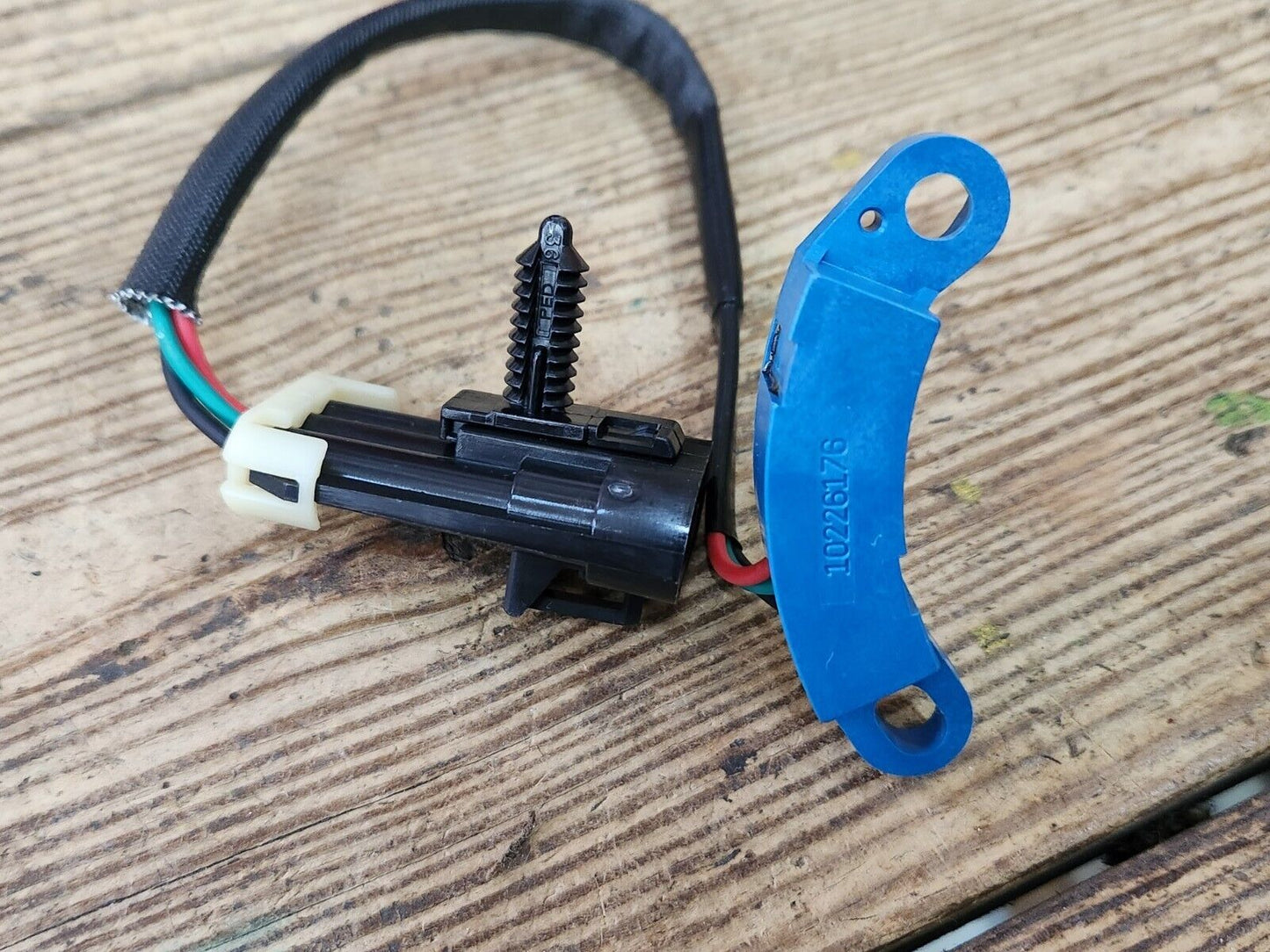 NEW GM Engine Crankshaft Position Sensor For Various GM Vehicles 1994-1997 V6