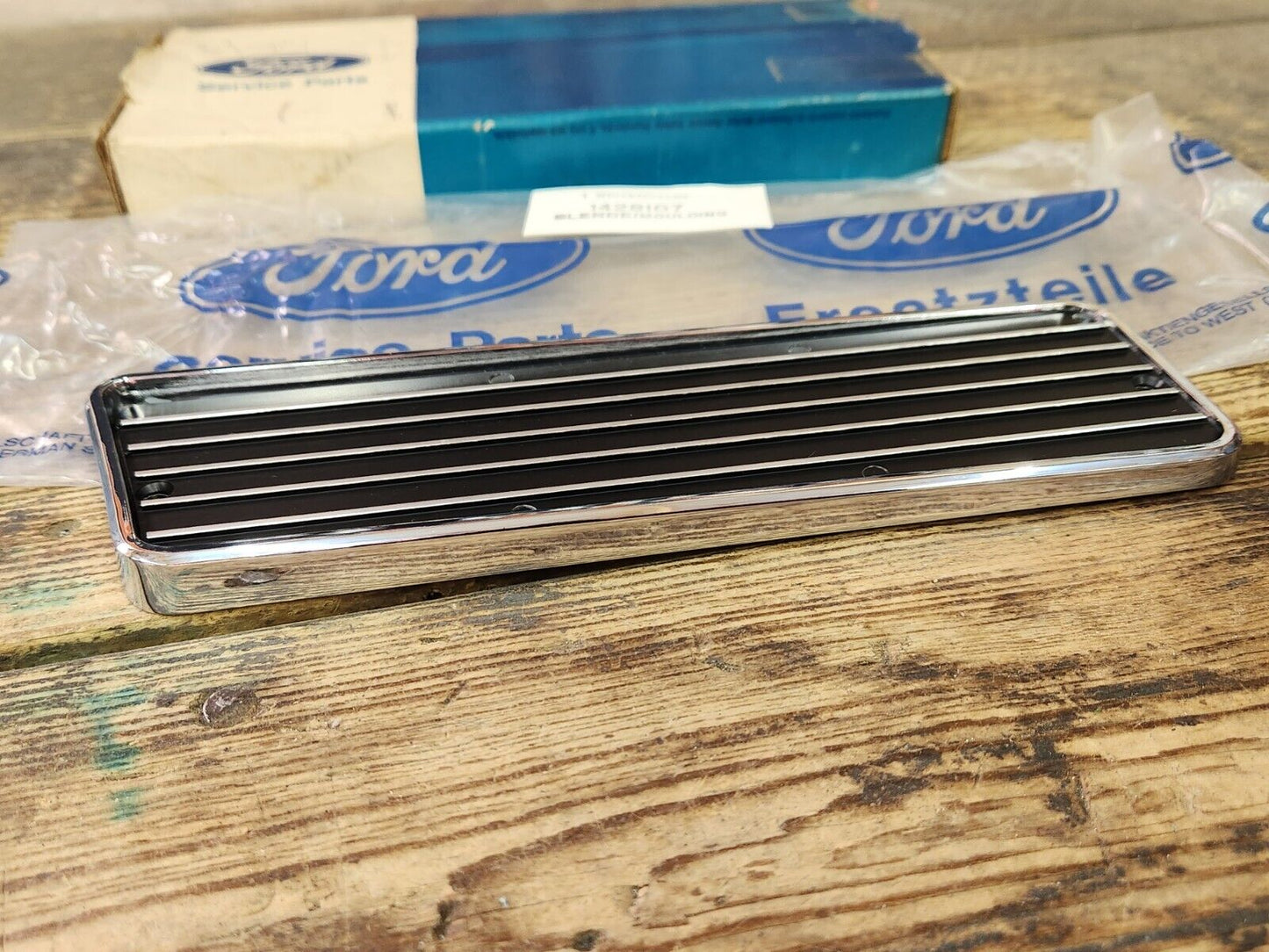 NOS MK1 CAPRI GT RS V6 GENUINE FORD UPPER RH DUMMY VENT - TYPE 1