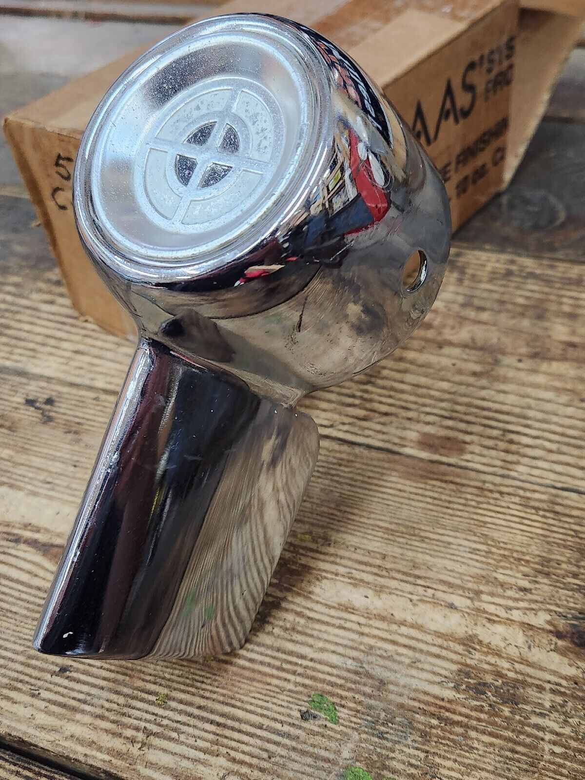 1958 FORD FAIRLANE 500 SKYLINER FRONT GRILLE BAR CENTER GUARD ORNAMENT