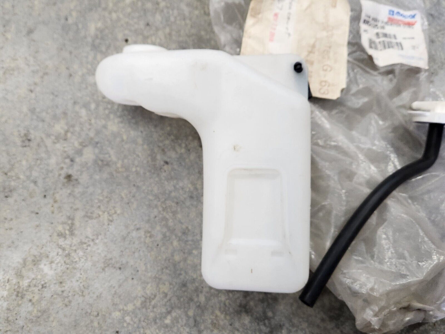 NEW GENUINE 2000-2003 MITSUBISHI GALANT ECLIPSE RADIATOR OVERFLOW TANK MR212510