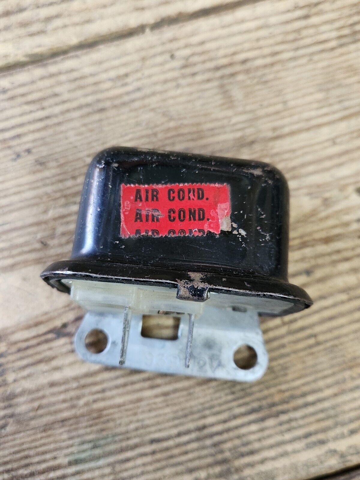 OEM 1970 - 1971 Chevy Truck Blazer Suburban Horn Relay GM 1116939