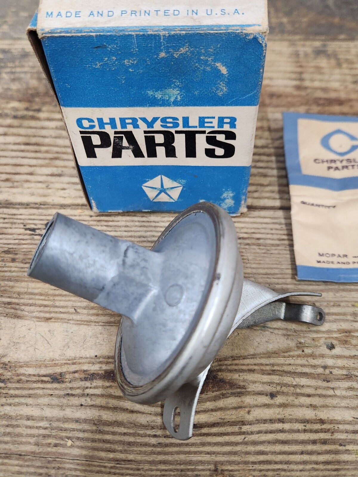 NOS Mopar 1957 1958 Plymouth Fury Adventurer Distributer Vacuum Advance 1881757