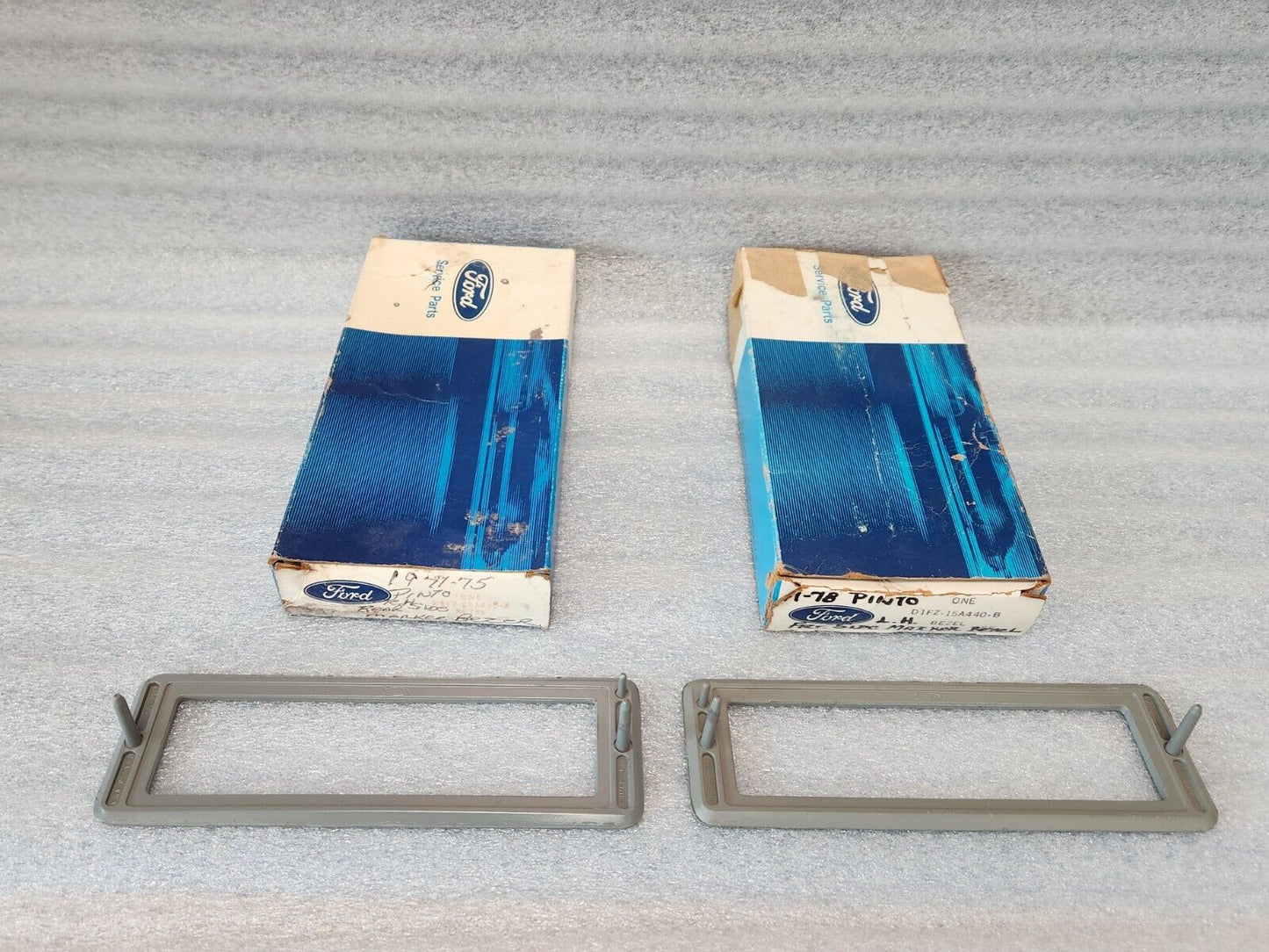 NOS FORD 1971-79 PINTO BOBCAT REAR SIDEMARKER LIGHT BEZEL PAIR R&L D1FZ-15A440-A