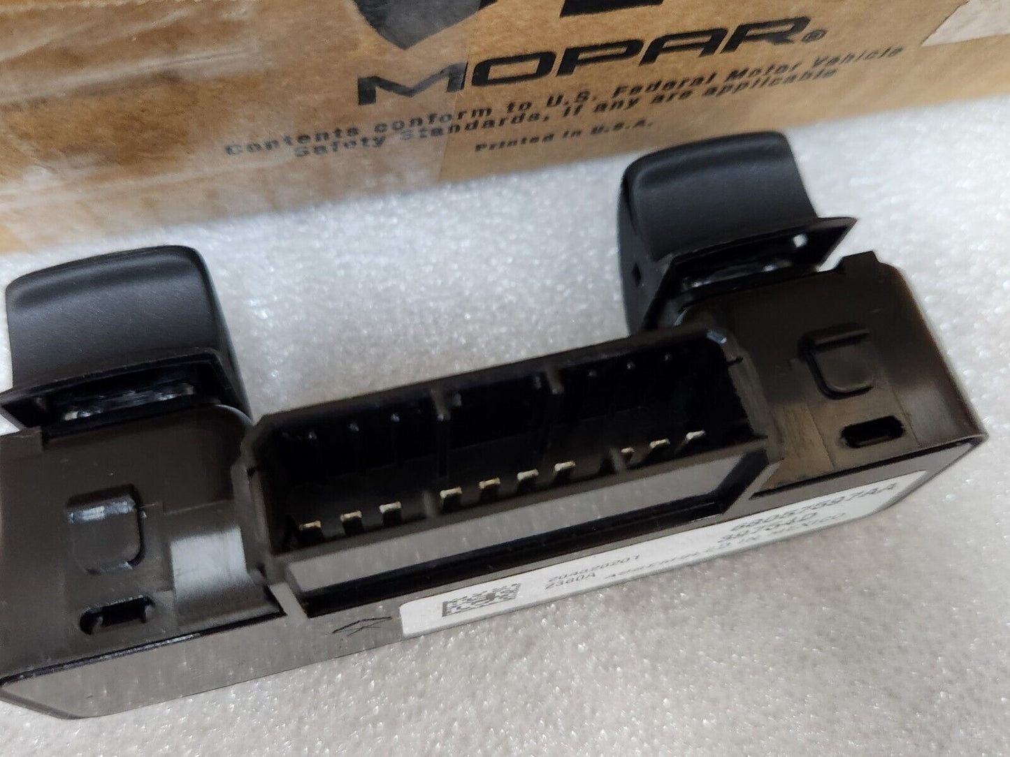 NEW OEM MOPAR 2011-2017 JEEP WRANGLER REAR CONSOLE DOOR WINDOW SWITCH 68057597AA