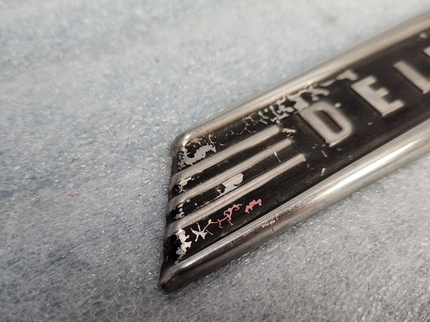 1950-1953 Ford Deluxe Right Passenger Side Fender Spear Moulding Emblem OEM