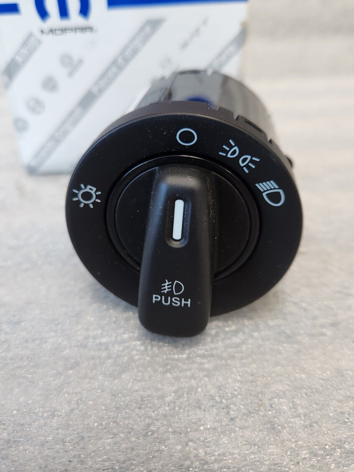 NEW OEM MOPAR 2011 CHRYSLER TOWN & COUNTRY HEADLIGHT FOGLIGHT SWITCH 68041759AB