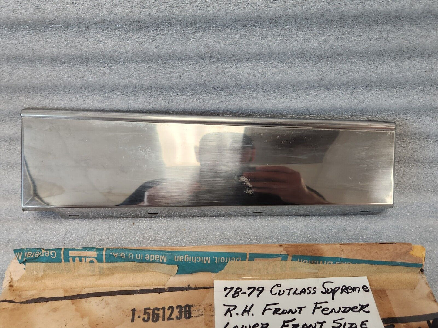 NOS GM 1978 1979 Cutlass Supreme RH Front Fender Lower Front Side Molding Trim