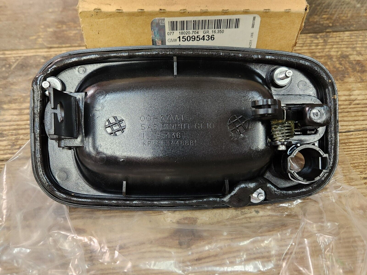 NEW OEM Back Split Door Handle 2000-2006 Chevrolet Tahoe Suburban Yukon 15095436