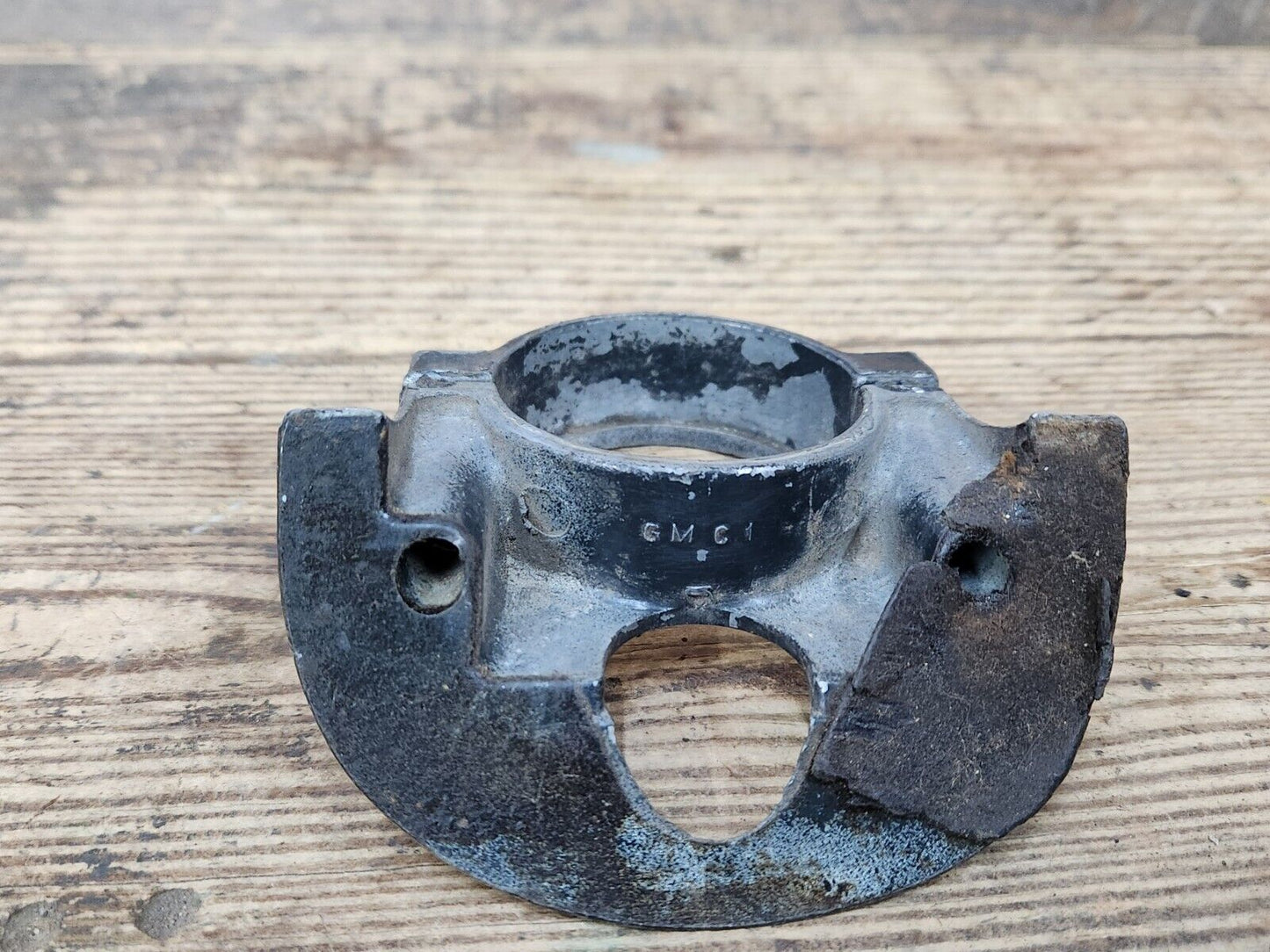 1949 1950 CHEVROLET STYLELINE FLEETLINE COUPE STEERING COLUMN SUPPORT BRACKET