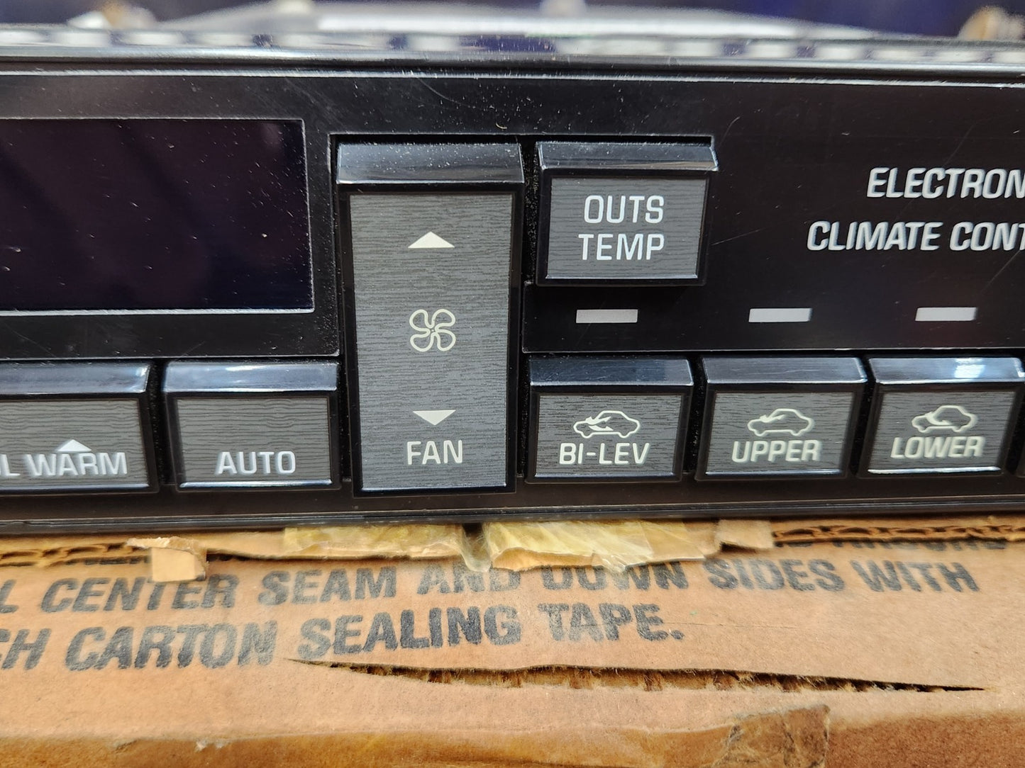 6835564